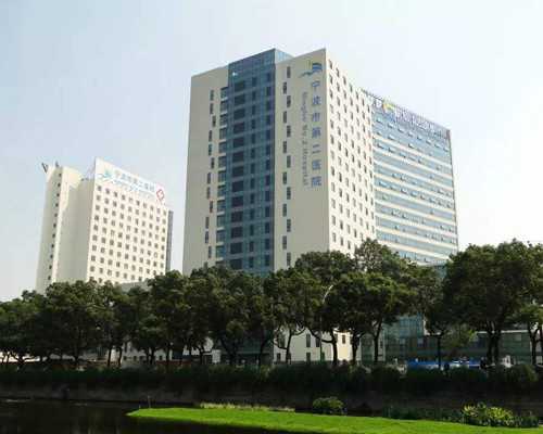 青岛市昌乐路古玩一条街,过夜也要控制食量